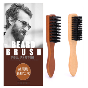 Cepillo para barba con mango de madera